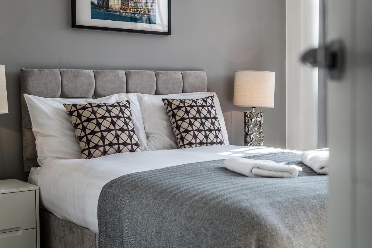 Host & - Manhattan House 14 *